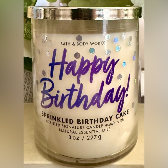 Bath & Body Works Other - 🆕🎂 BATH & BODY WORKS “HAPPY BIRTHDAY” SPRINKLED BIRTHDAY CAKE SINGLE WICK.
